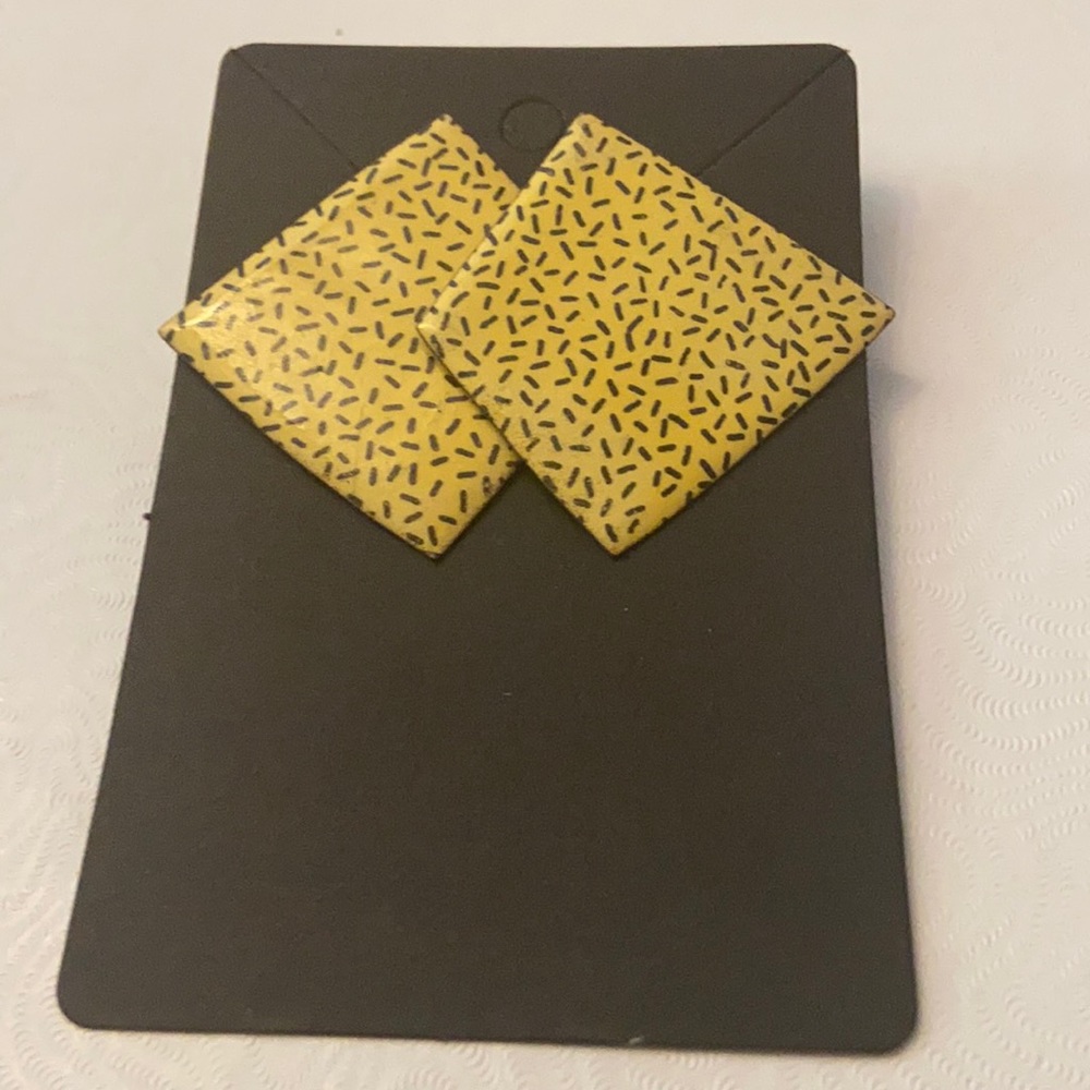 Women’s Yellow and Black Geometric Shaped Earrings